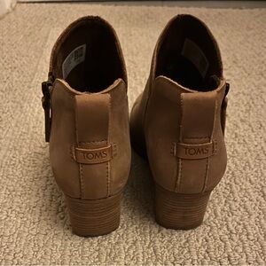 TOMS Brown Leather Ankle Boots. Sz 7.5